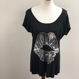 lauren moshi • black tee with giant lips 💋